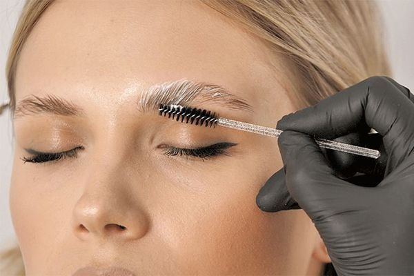 15 بهترین لیفت و لمینت مژه و ابرو در کرج