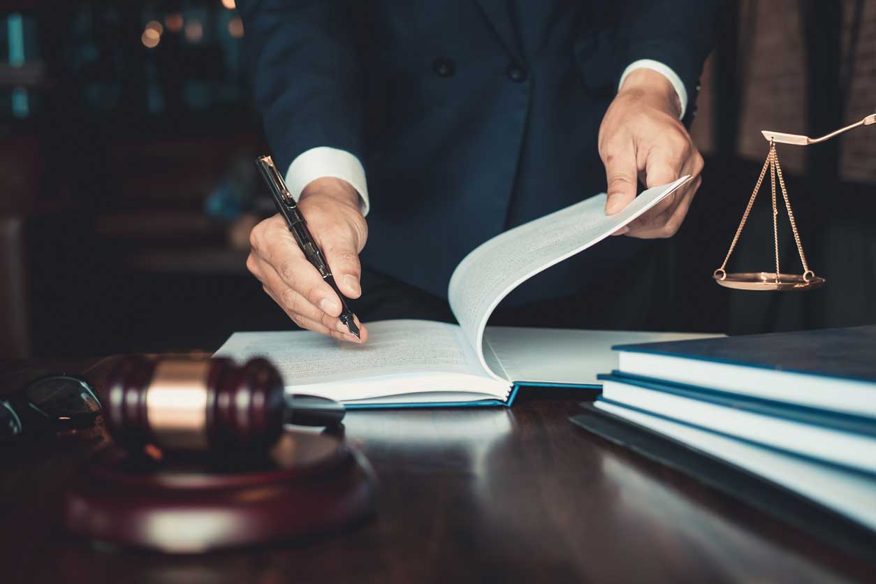 بهترین وکیل پایه یک دادگستری در مشهد