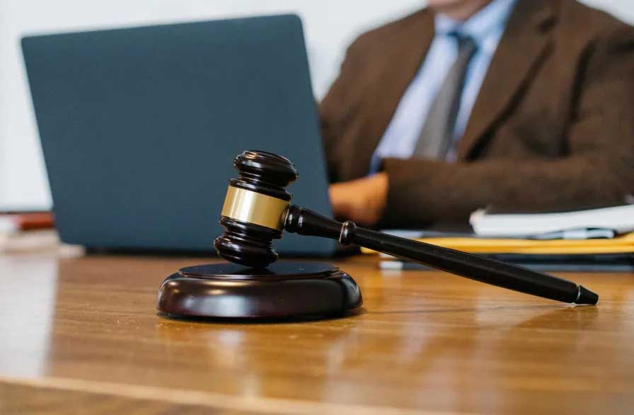 بهترین وکیل پایه یک دادگستری در مشهد