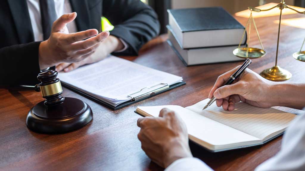 بهترین وکیل پایه یک دادگستری در مشهد