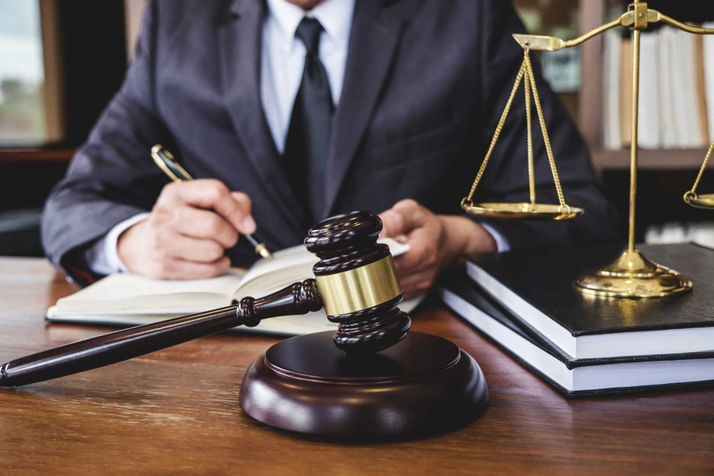 بهترین وکیل پایه یک دادگستری در مشهد